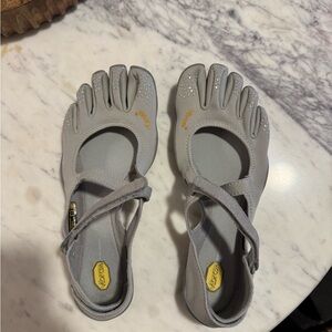 Vibram Women's Light Gray FiveFingers Athletic Shoes